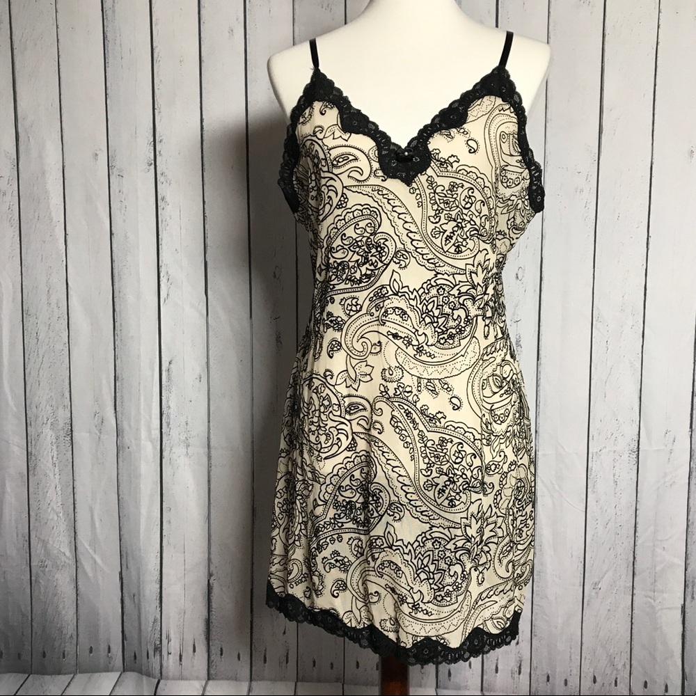 Super Sexy Black & Cream Chemise